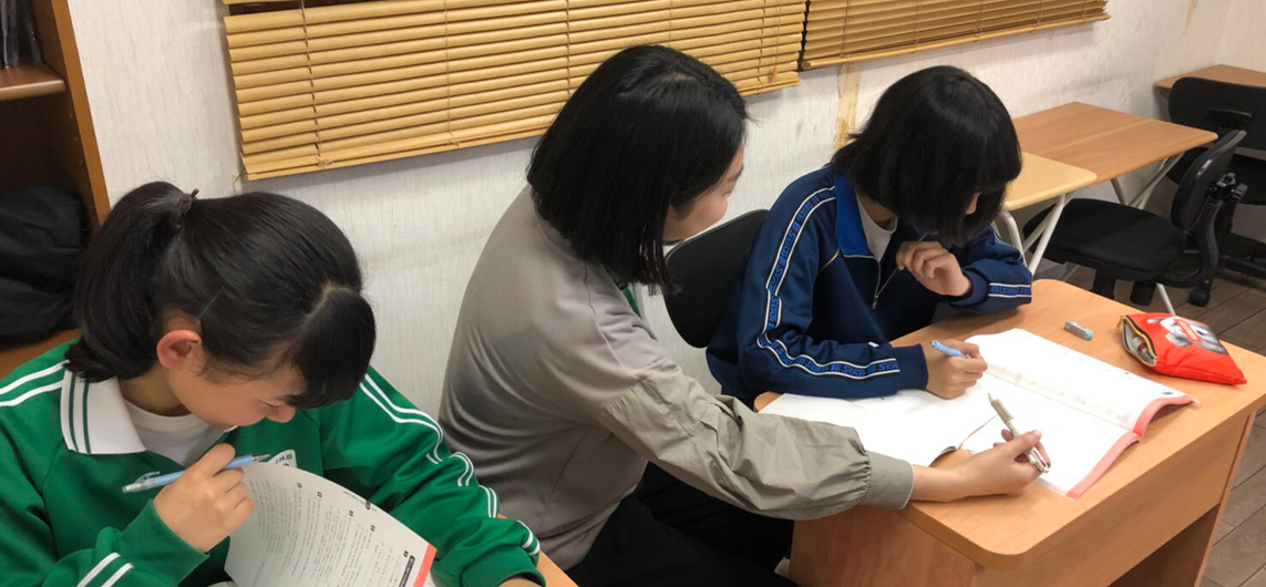 先生ひとりに生徒ふたり